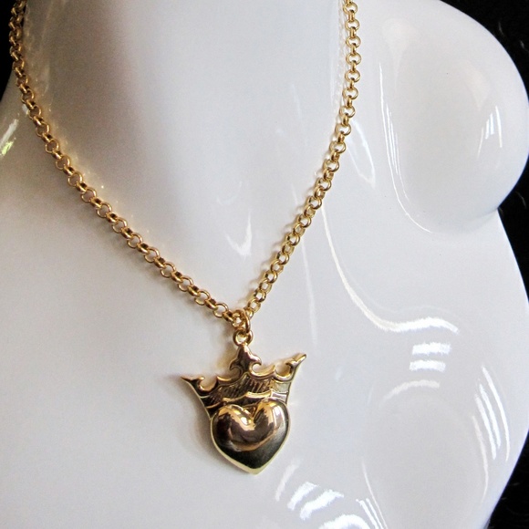 Queen of Hearts Necklace in Gold Finish Glamour - Picture 2 of 3